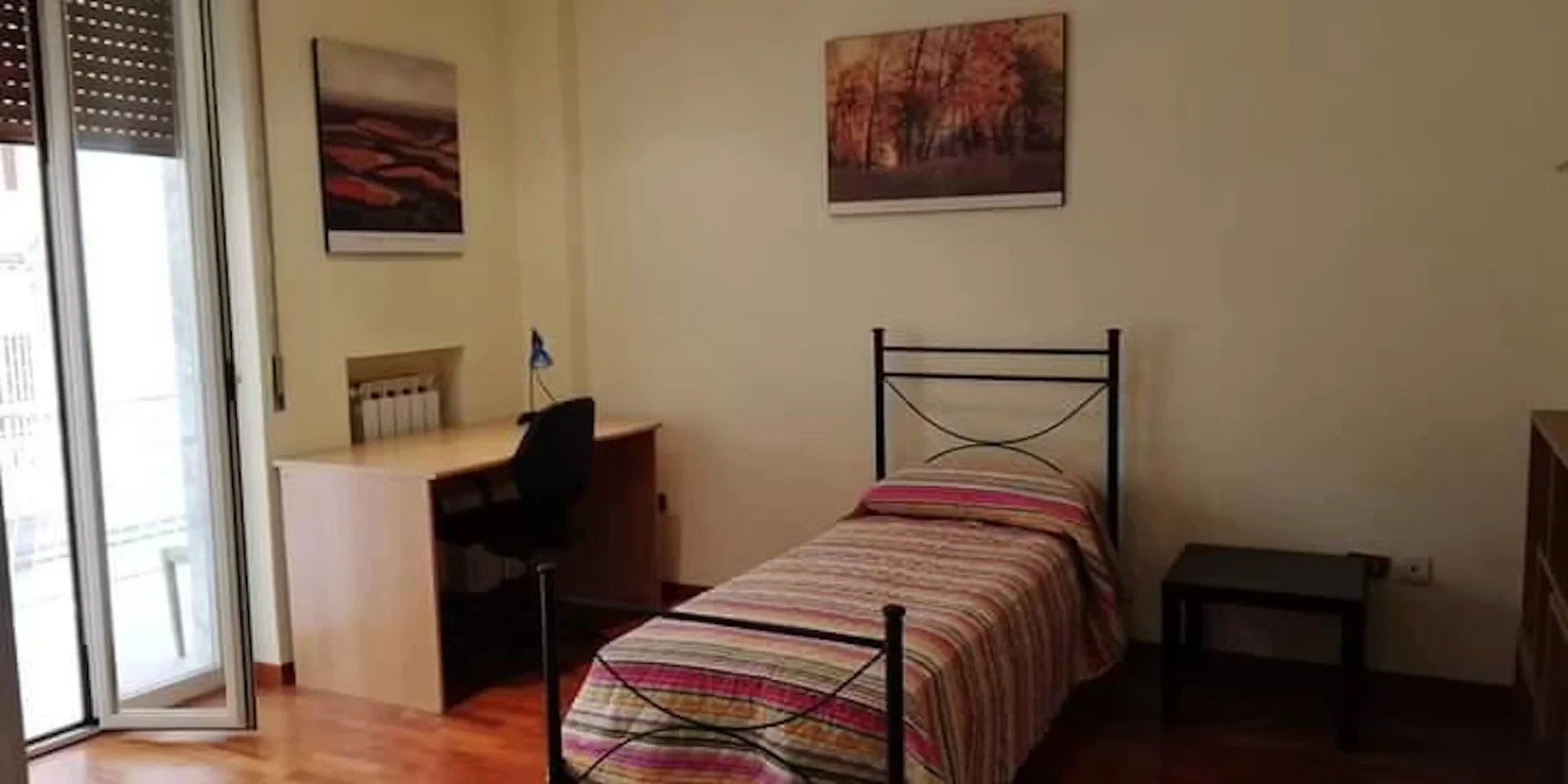 'de öğrenci dairesinde, tamamen mobilyalı kiralık oda