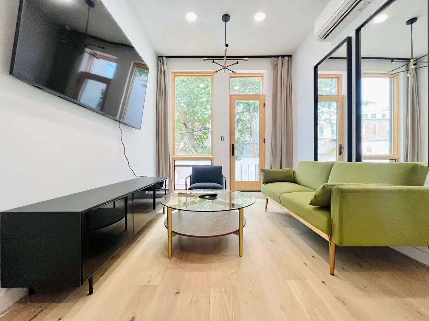 Bright and airy student room with easy university access in 