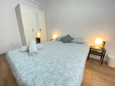 Quarto para alugar num apartamento partilhado em Madrid