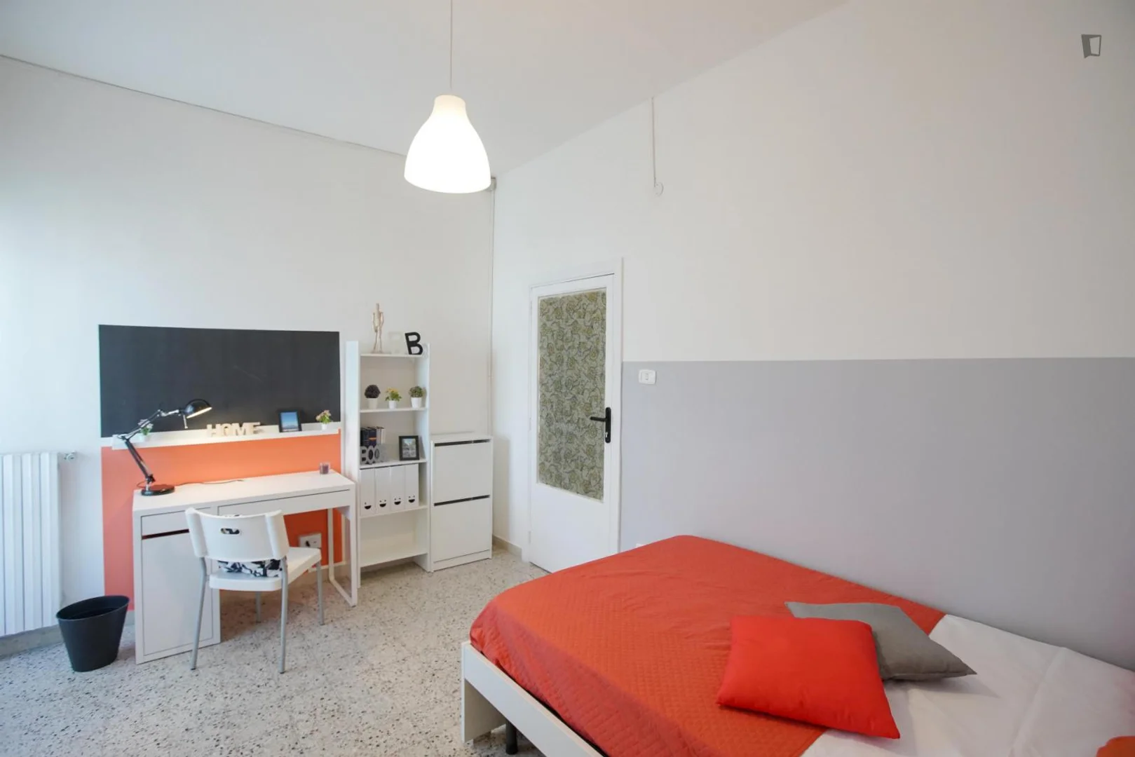 Chambre conviviale pour les étudiants dans  avec des équipements modernes