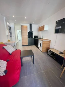 Quarto para alugar num apartamento partilhado em Antibes