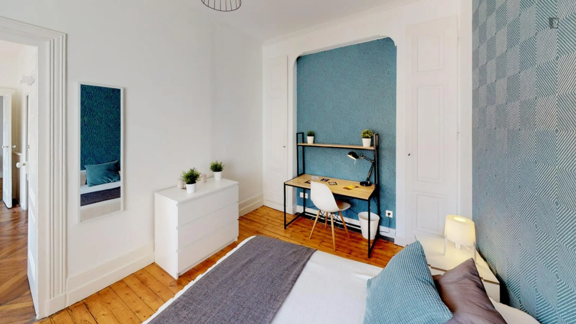 Quarto de estudante económico com localização conveniente em
