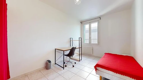 Grenoble de çift kişilik yataklı kiralık oda