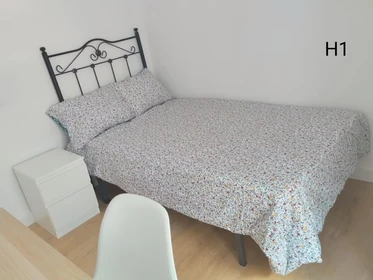 Oviedo de ortak bir dairede kiralık oda