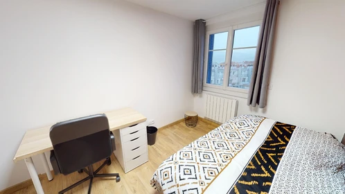 Habitación privada en 61 Boulevard Maréchal Foch, imagen 1 de 10