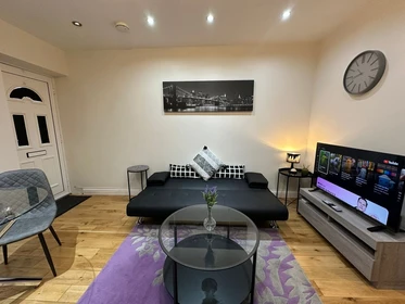 Logement avec 3 chambres à Reading