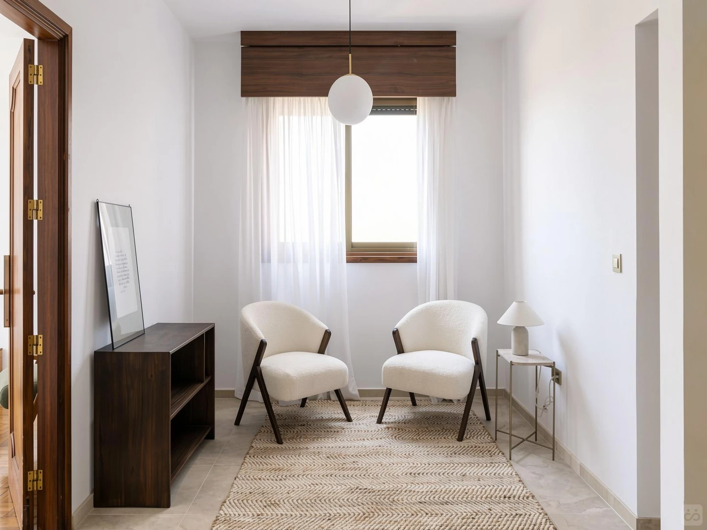 Habitación estudiantil funcional perfecta para estudiar en 