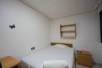 Chambre privée à Carrer de Lorenç Palmireno, image 1 de 10