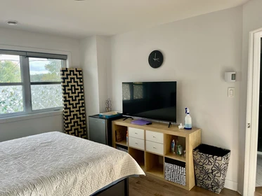 Alquiler de habitación en piso compartido en Longueuil