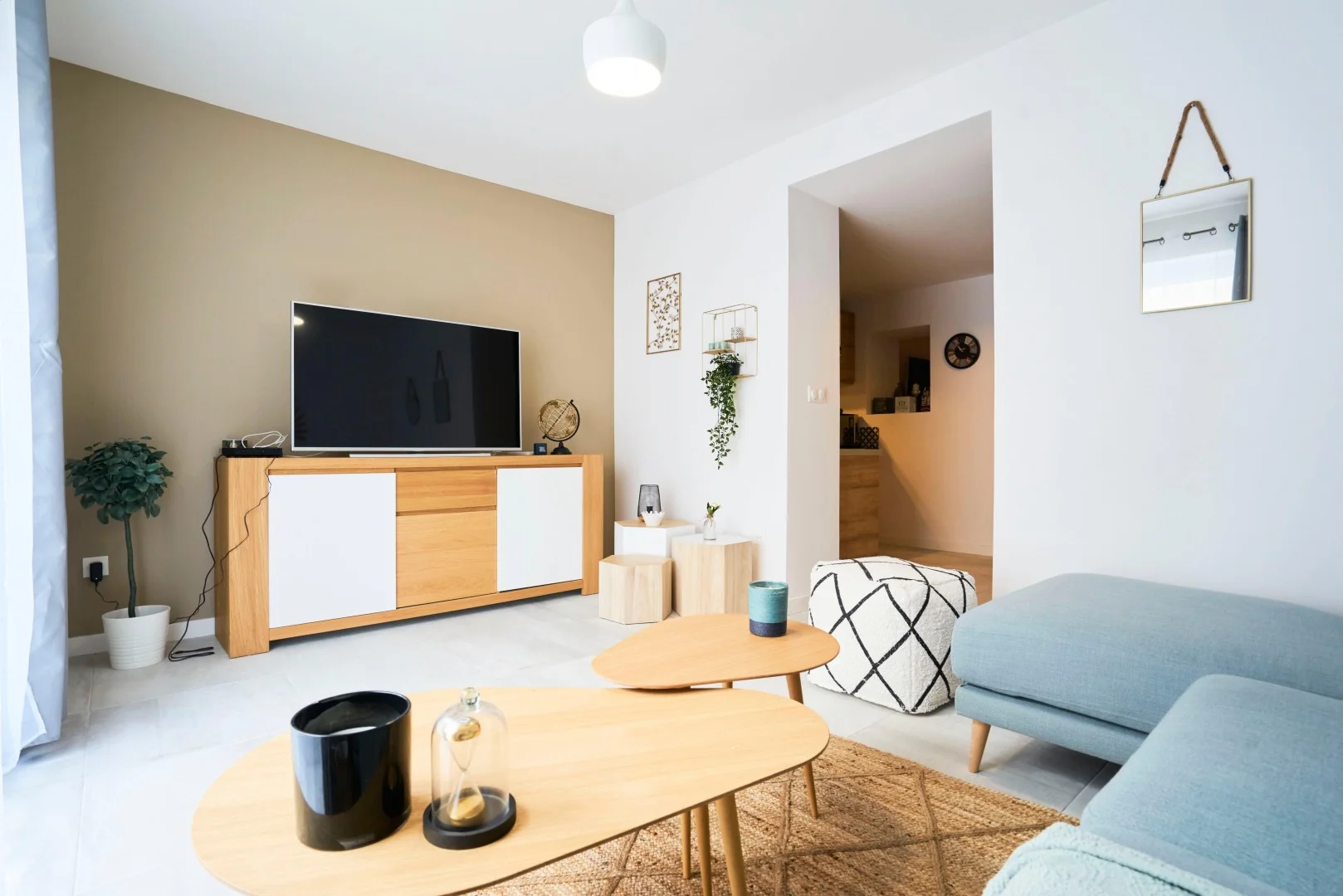 Habitación estudiantil luminosa y aireada con fácil acceso a la universidad en 