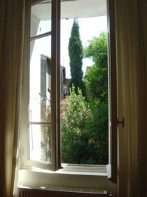 Renting rooms by the month in Avignon