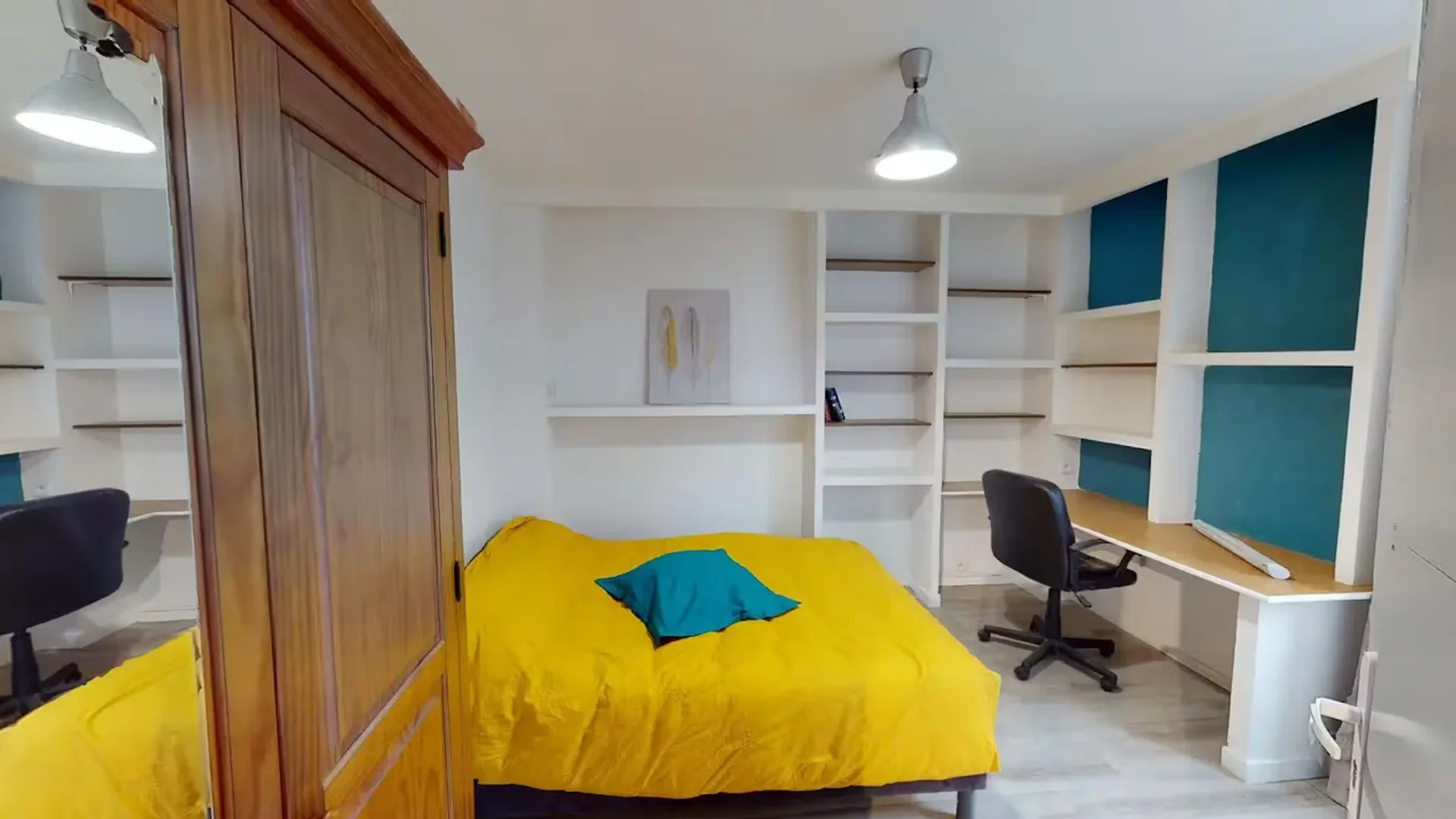 Functional student room perfect for studying in