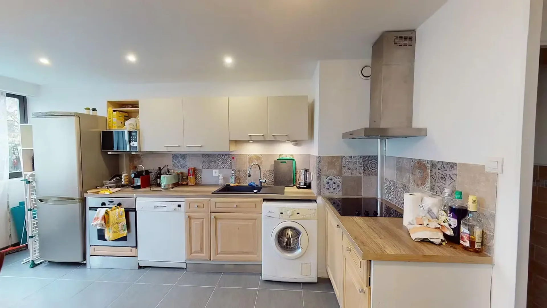 Bright and airy student room with easy university access in