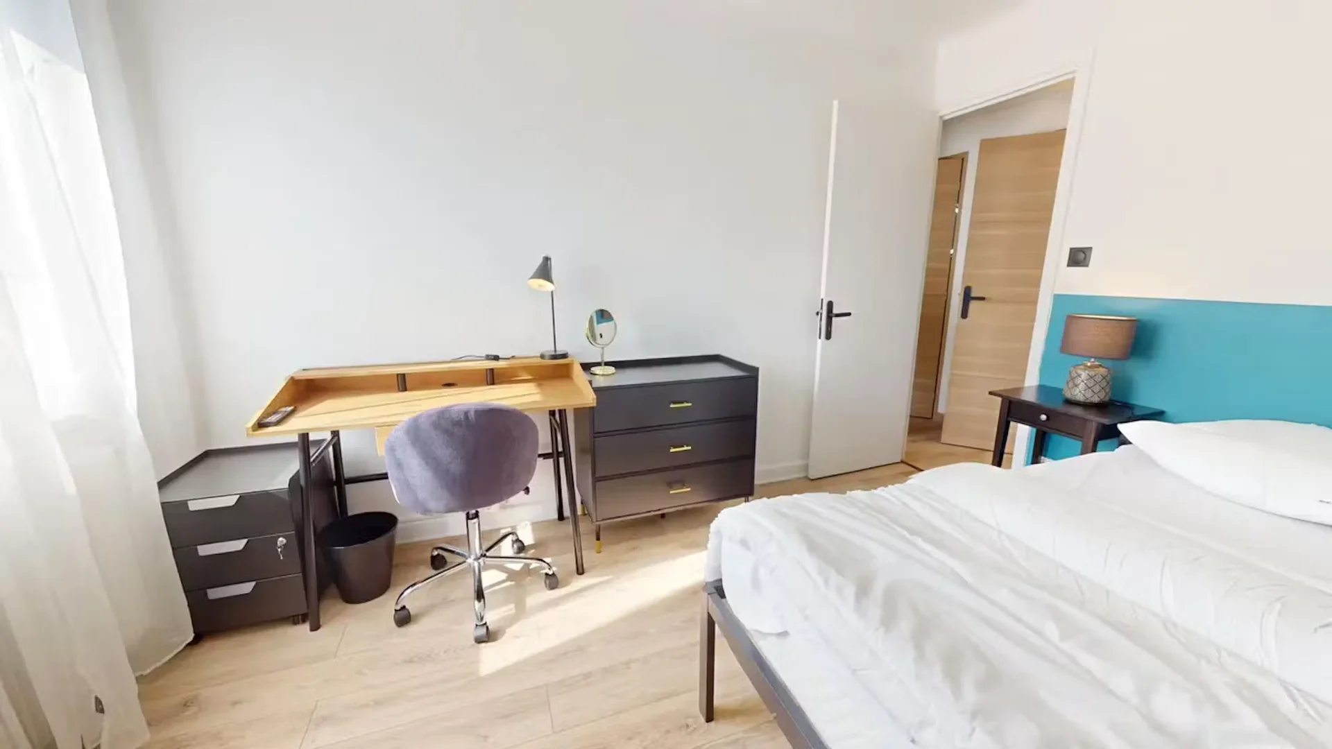 Funktionelles Studentenzimmer perfekt zum Studieren in 