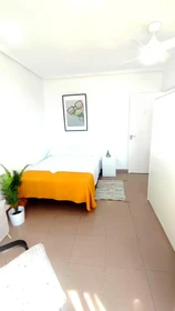 Renting rooms by the month in Almeria