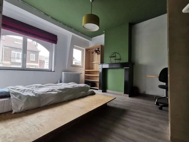 Room for rent with double bed Schaerbeek