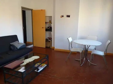 Quarto para alugar com cama de casal em Perpignan