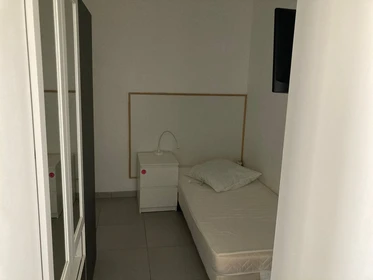 Room for rent with double bed Toulon