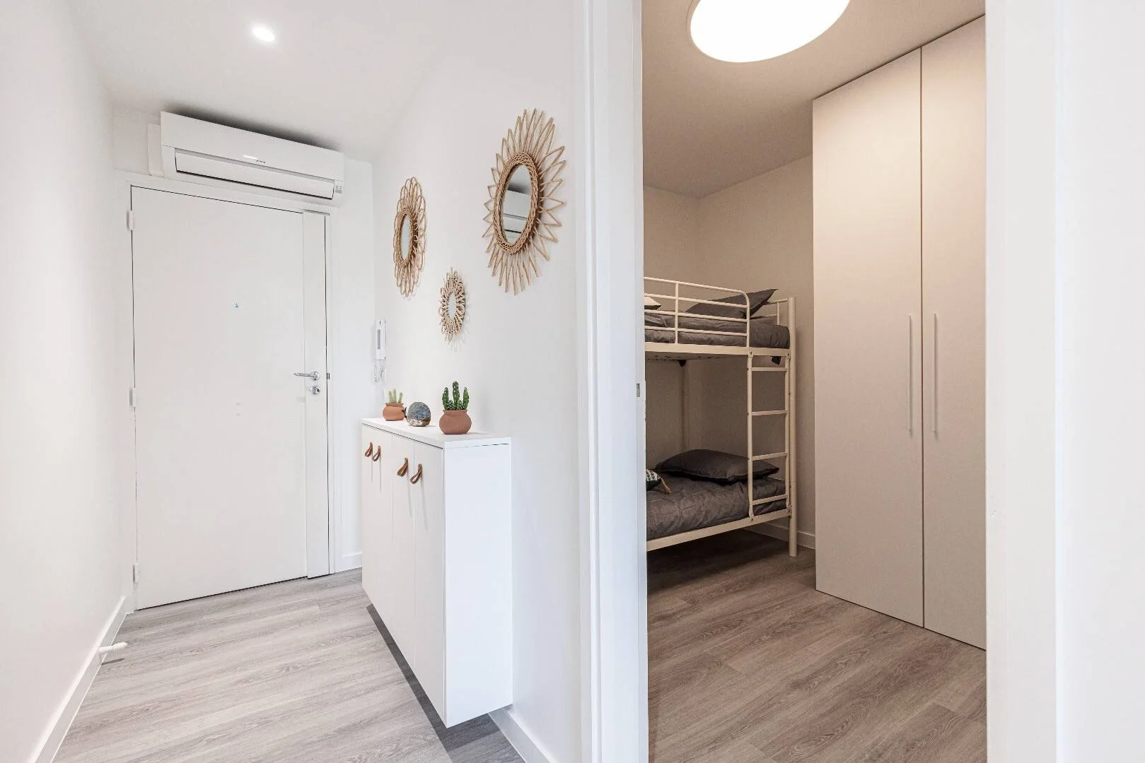 Quarto de estudante económico perto do campus em 