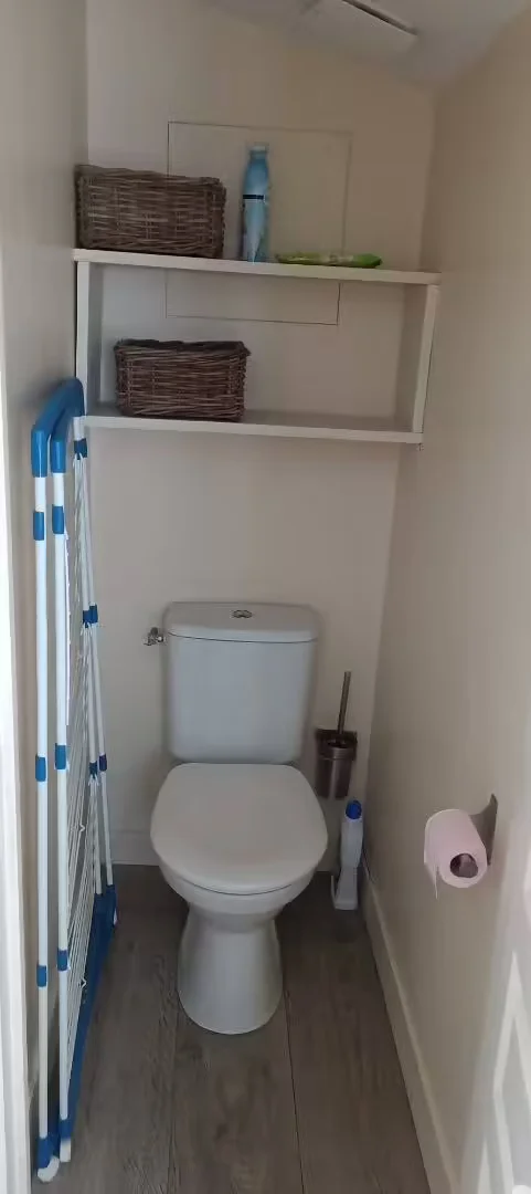 Habitación estudiantil amplia y cómoda en 
