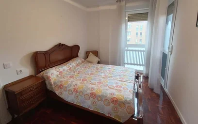 Habitación en alquiler con cama doble {area}