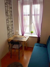 Quarto para alugar com cama de casal em Łodz