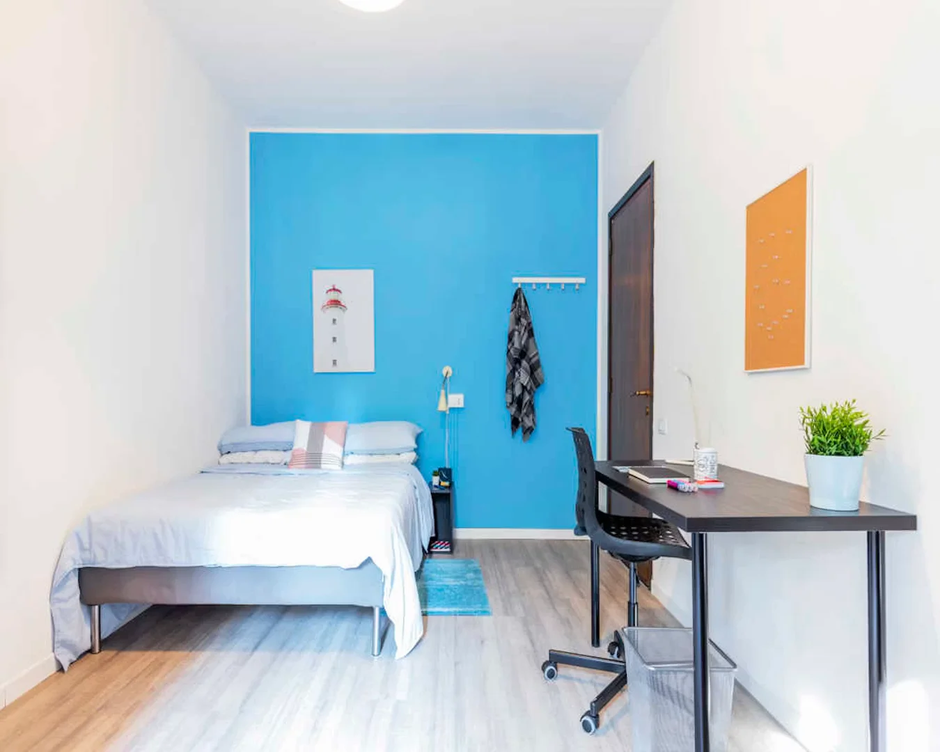 Quarto para alugar em apartamento de estudantes em , totalmente mobilado
