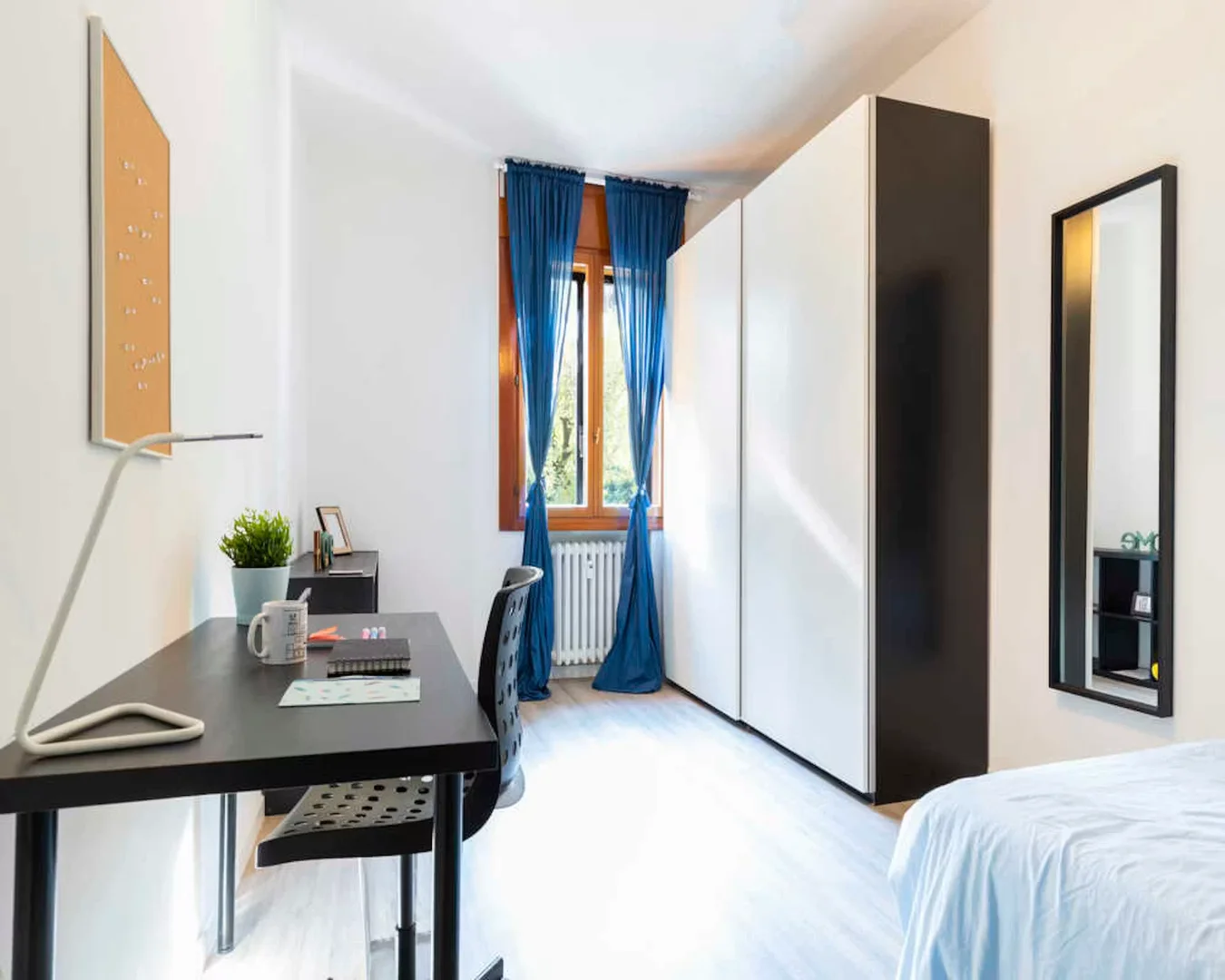Quarto para alugar em apartamento de estudantes em , totalmente mobilado