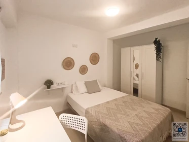 Quarto para alugar com cama de casal em Tarragona