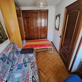 Bright private room in Salamanca