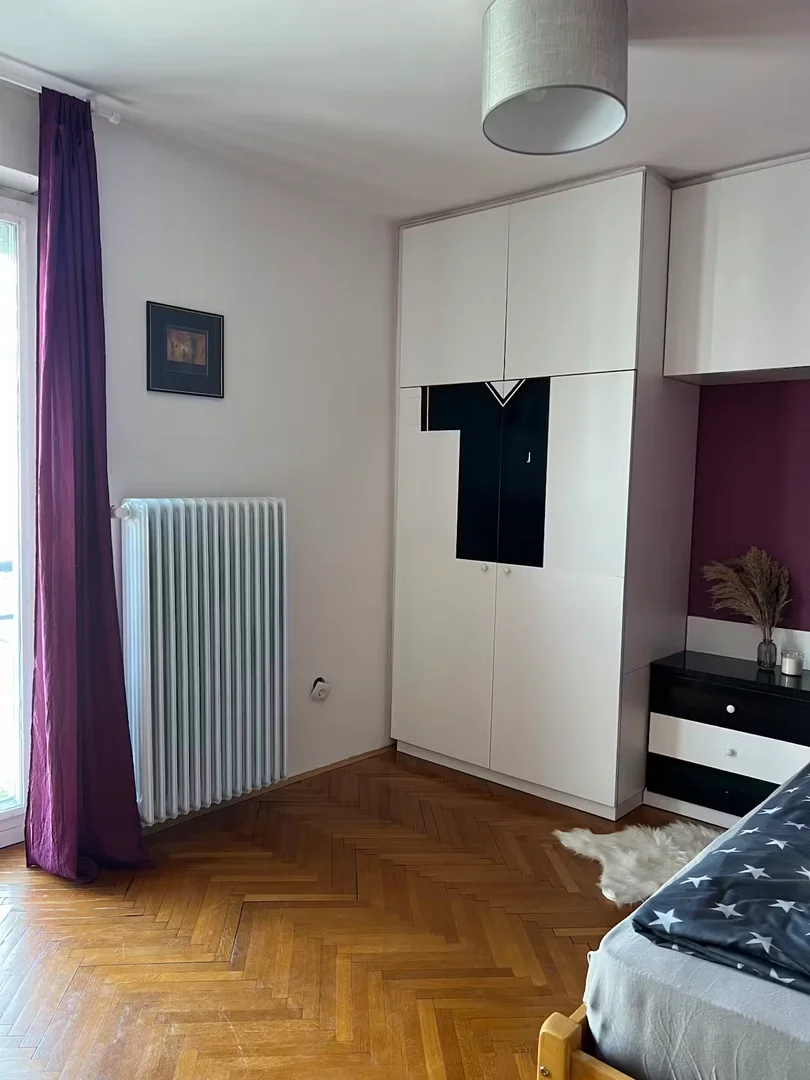 Functional student room perfect for studying in 