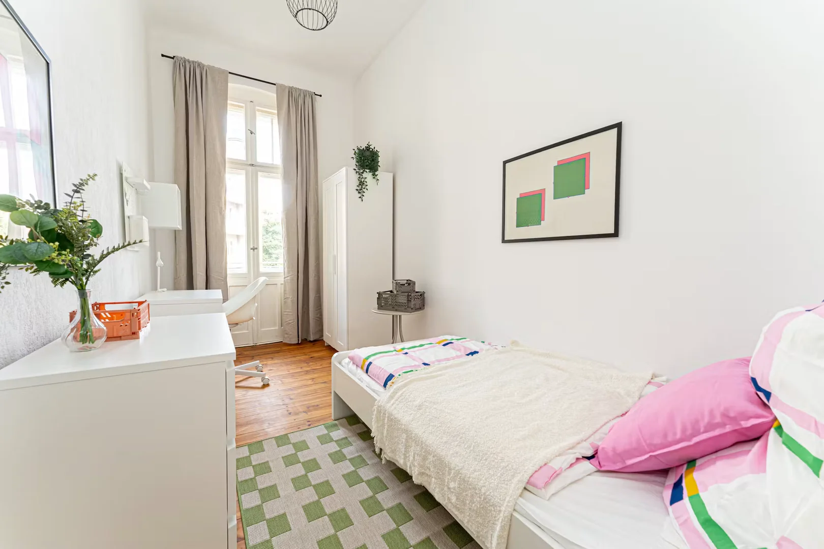 Chambre d'étudiant à avec espace d'étude et installations communes