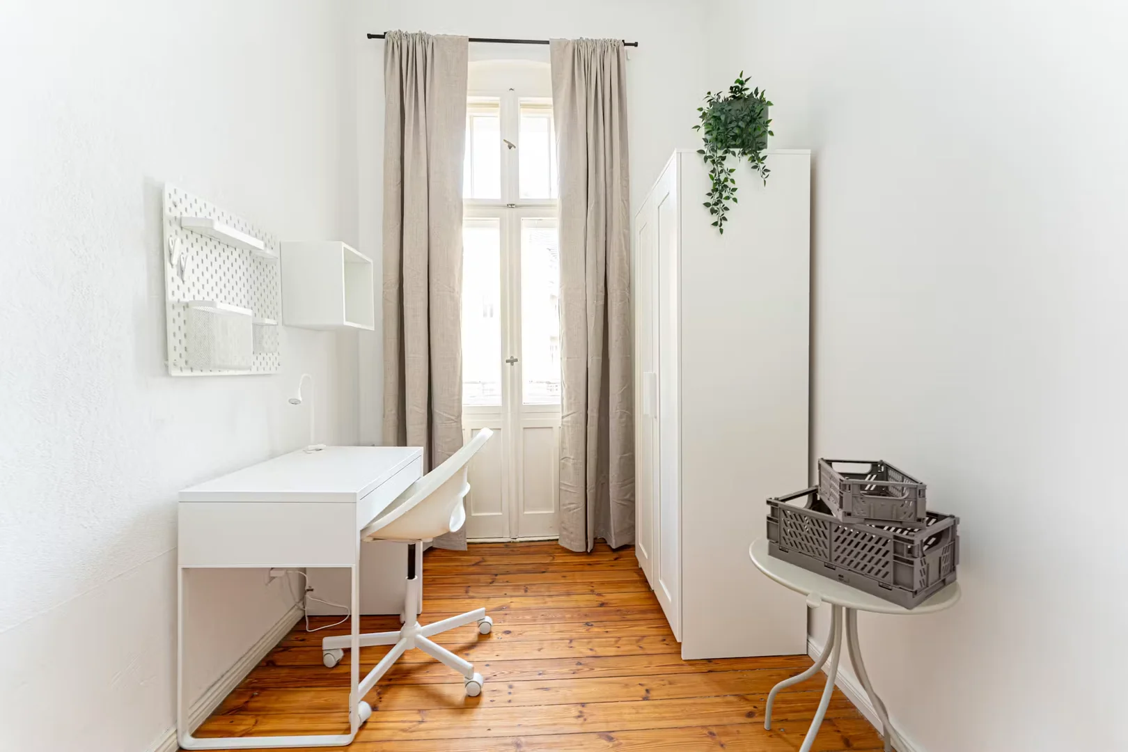 Chambre abordable pour les étudiants avec un bon éclairage dans
