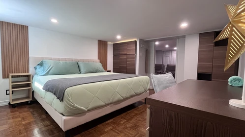 Renting rooms by the month in Montreal