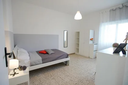 Chambre privée à Via Colli Aminei, image 2 de 18
