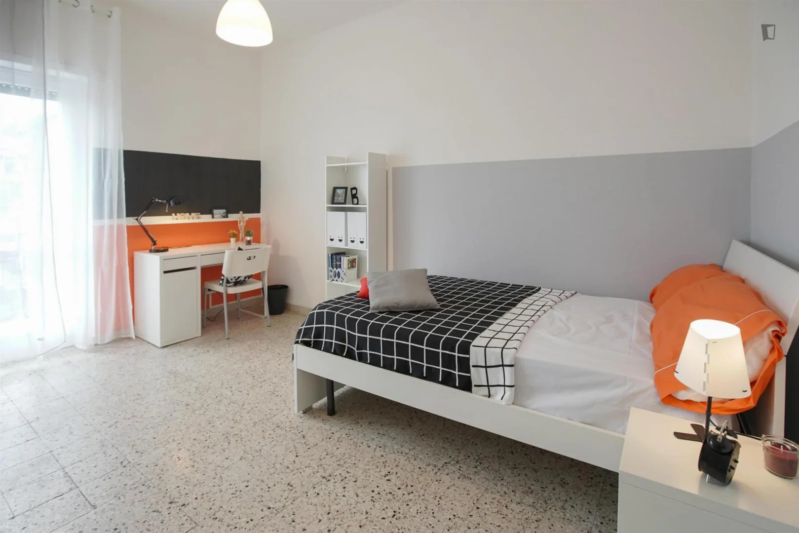 Chambre confortable pour étudiants disponible dans 
