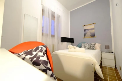 Habitación privada muy luminosa en Sassari