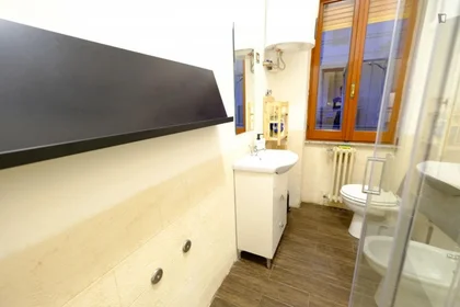 Quarto privado em Via Torino, imagem 24 de 28
