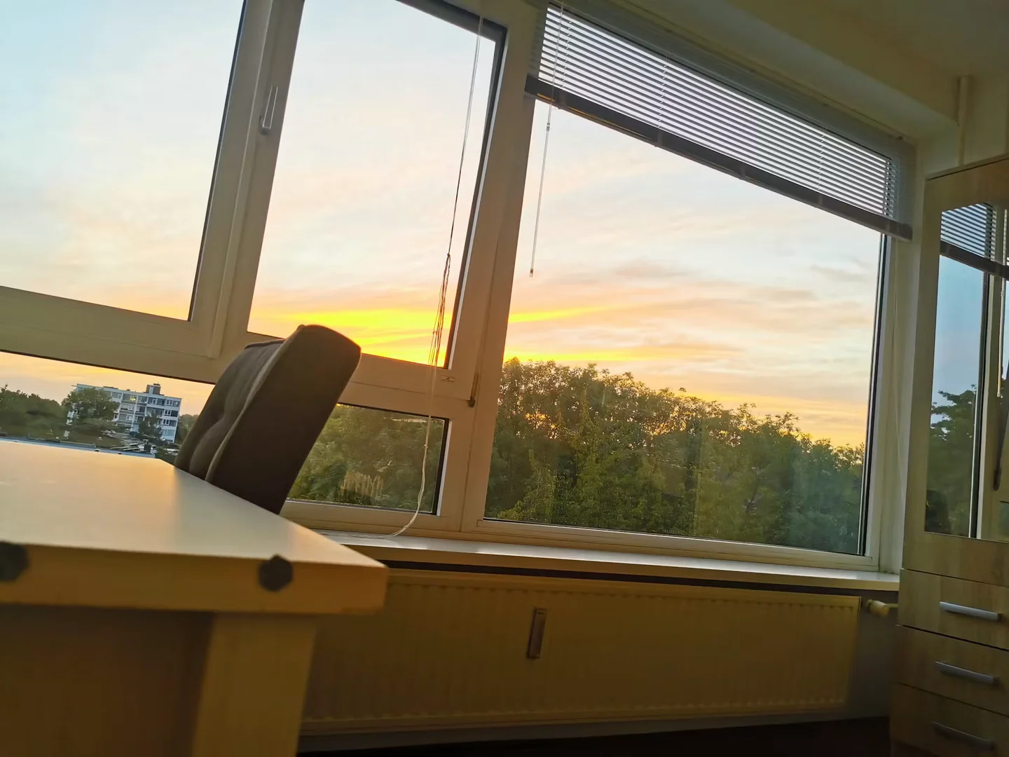 Quarto de estudante em  com área de estudo e instalações partilhadas