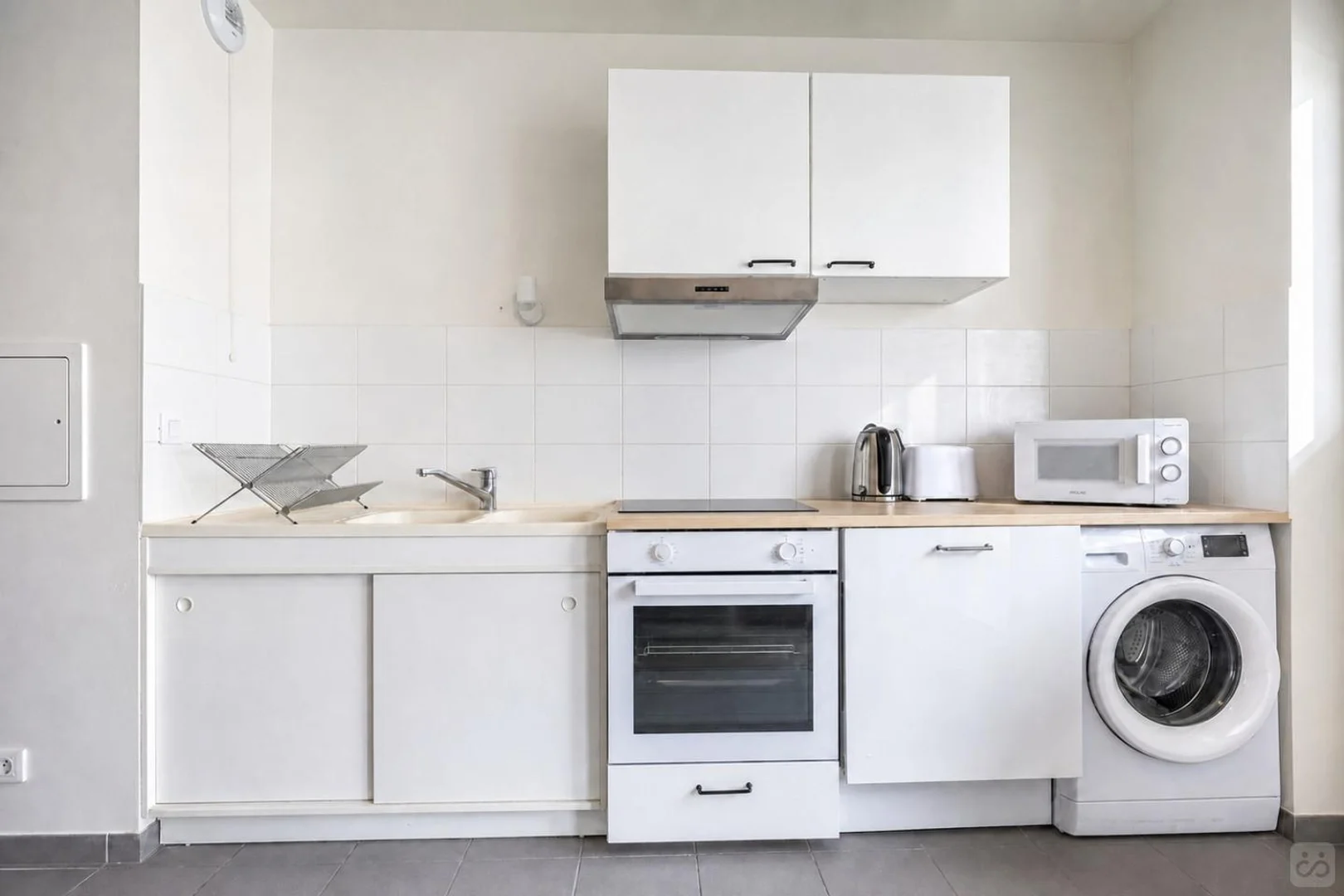 Room for rent in student apartment in , fully furnished
