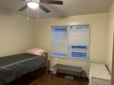 Cheap private room in Kansas-city