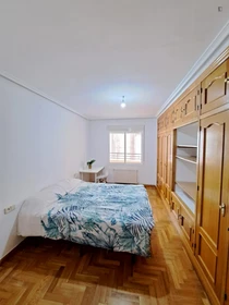 Chambre privée à Calle Cruz, image 1 de 7