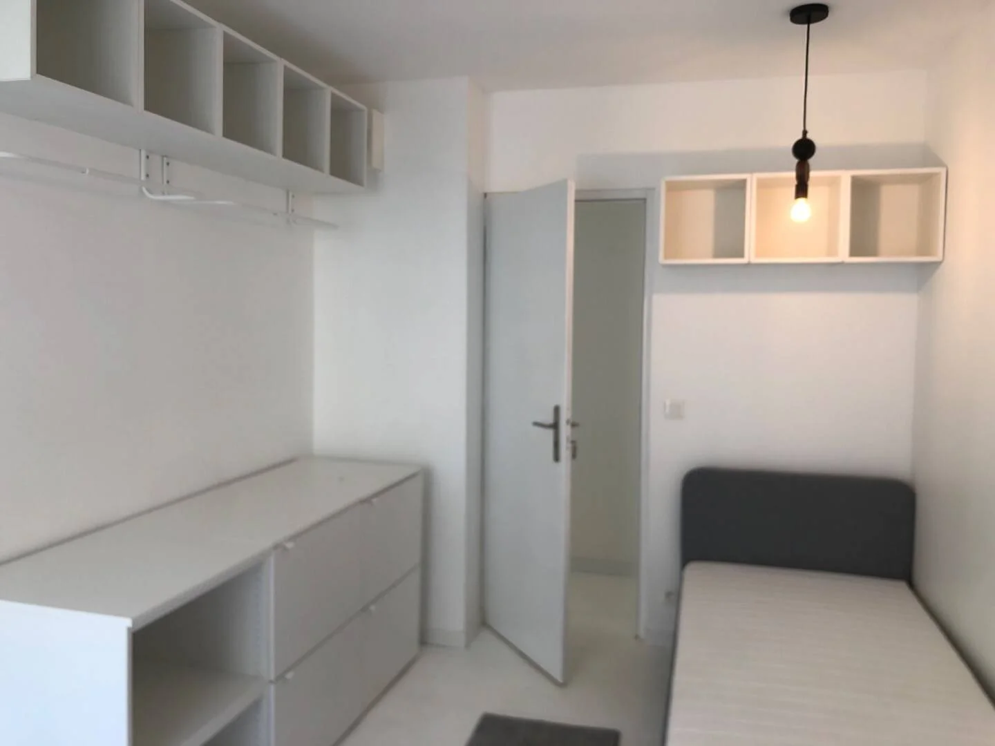 Affordable room for students with ample lighting in 