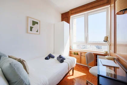 Habitación privada en R. Latino Coelho 1, 1050-250 Lisboa, Portugal, imagen 1 de 20