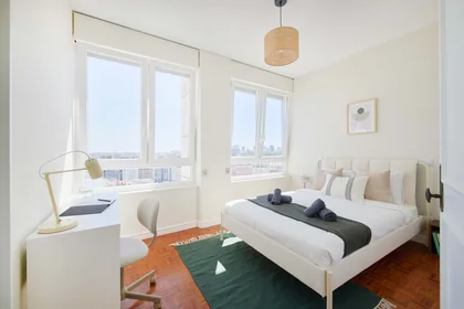 Habitación privada en R. Latino Coelho 1, 1050-250 Lisboa, Portugal, imagen 1 de 20