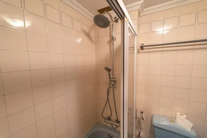 Habitación privada en C. Alhambra, 41005 Sevilla, Spain, imagen 12 de 18