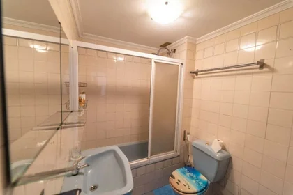 Habitación privada en C. Alhambra, 41005 Sevilla, Spain, imagen 14 de 18