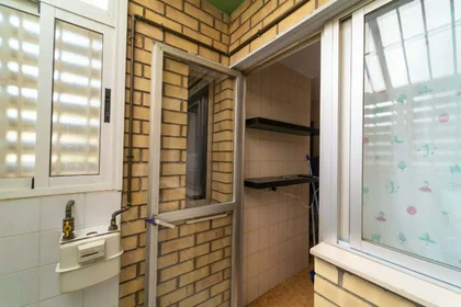 Habitación privada en C. Alhambra, 41005 Sevilla, Spain, imagen 10 de 18