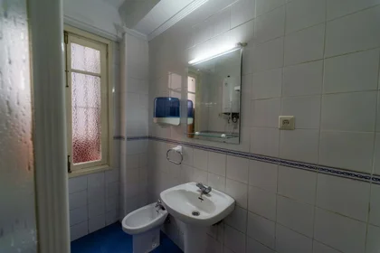 Özel oda konumu C. Palacio Valdés, 41005 Sevilla, Spain, 10 16 görüntüsü