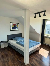 Renting rooms by the month in Dusseldorf